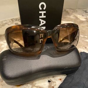 AUTHENTIC CHANEL SUNGLASSES 😎